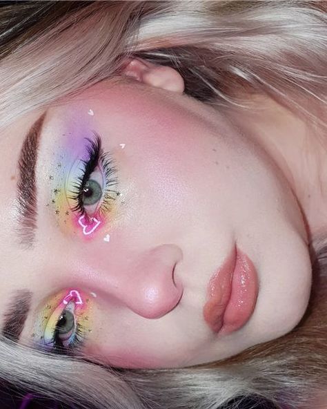 𝘮 𝘦 𝘭 𝘪 𝘴 𝘴 𝘢 💫 (@meyloetta) • Instagram photos and videos Pastel Rainbow Makeup, Heart Makeup, Lost Lands, Electric Forest, Rainbow Makeup, Fall Makeup Looks, Fall Makeup, Rainbow Heart, Creative Makeup