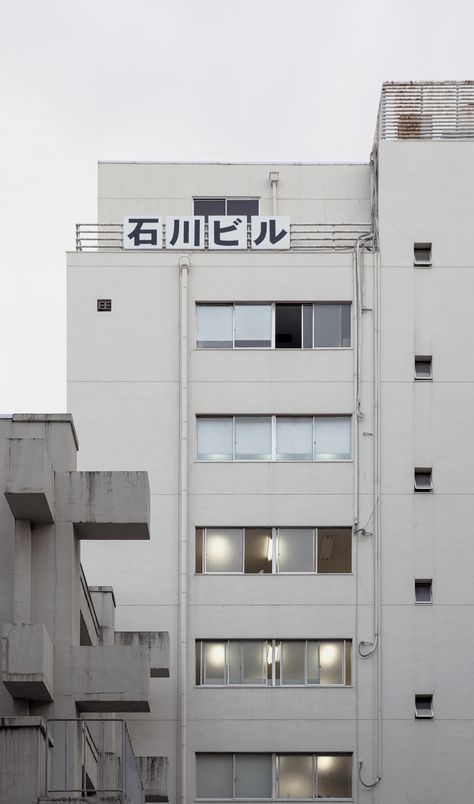 Tokyo White Aesthetic, White Building Aesthetic, Tokyo Buildings, Building Minimalist, Tokyo Wallpaper, Building Wallpaper, White Aesthetic Wallpaper, Tokyo Aesthetic, Building Aesthetic