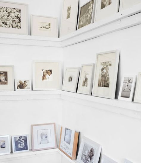 Art Display Wall, Picture Ledges, Iron Stair Railing, Display Family Photos, Picture Ledge, White Rooms, Rustic White, White Decor, Country Living