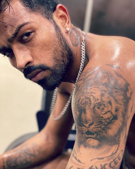 326.5k Likes, 1,989 Comments - Hardik Pandya (@hardikpandya93) on Instagram: “The tiger lies low not from fear, but for aim.” Celebrity Summer Style, Hardik Pandya, Mother Photos, Father Photo, Dig Deeper, Celebrity Fashion Looks, Black Entertainment, Crush Pics, Full Sleeve Tattoo