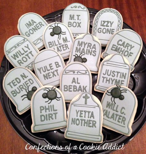 Tombstone Cookies, Rollout Cookies, Tombstone Halloween, Halloween Gravestones, Halloween Biscuits, Creepy Food, Scary Food, Farm Cookies, Cookie Decorations