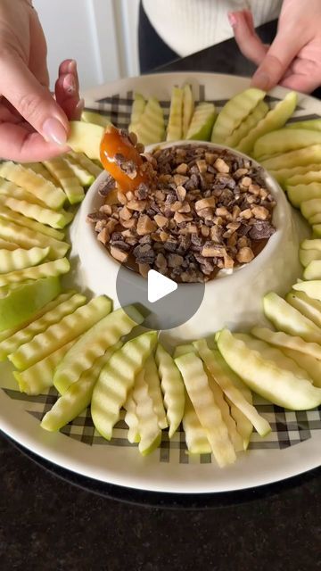 Hayley Robinette on Instagram: "Cream Cheese Caramel Apple Dip 🍏🍂  What you need:  8oz Cream Cheese  1/3 Cup Powdered Sugar  1tsp Vanilla  2/3 Cup Caramel Dip  Toppings of your choice! We went with Heath bits. Then I served ours in the cutest dip platter from @demdaco   Save & share with a friend that loves fall treats!   #demdaco #caramelapple #appledip #dip #easyappetizers #easyfood #fallfood #fall #bermonths #easydesserts #fallseason" Cream Cheese Caramel Apple Dip, Dip Platter, Caramel Apple Dip, Ber Months, Caramel Dip, Apple Dip, Treat Ideas, Fall Treats, Halloween Snacks