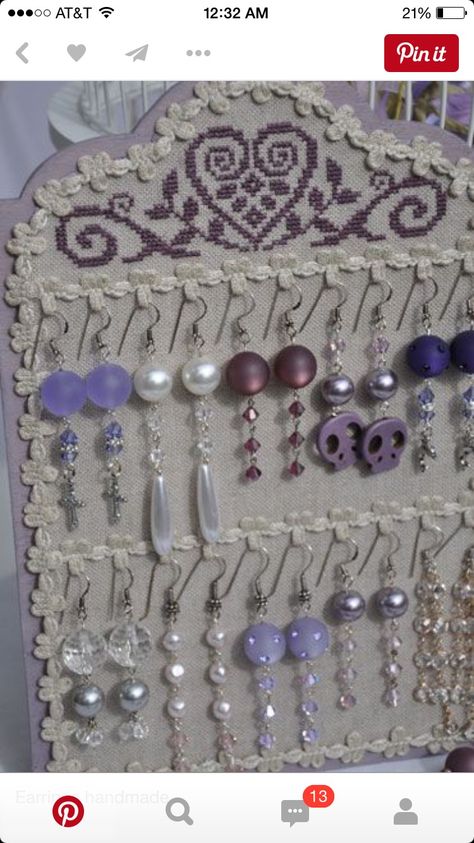 Earrings Organizer Diy, Handmade Earrings Ideas, Anting Manik, Diy Jewelry Display, Craft Fair Displays, Earrings Ideas, Craft Display, Craft Show Displays, Jewelry Making Earrings