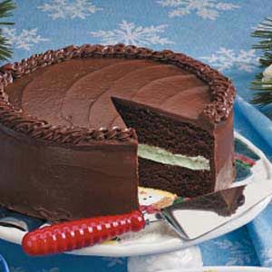 Chocolate Mint Layer Cake 2 Layer Chocolate Cake, Layer Chocolate Cake, Home Chocolate, Class Treats, Mint Chocolate Cake, Mint Cake, Chocolate Wedding Cake, Chocolate Mint, Holiday Foods