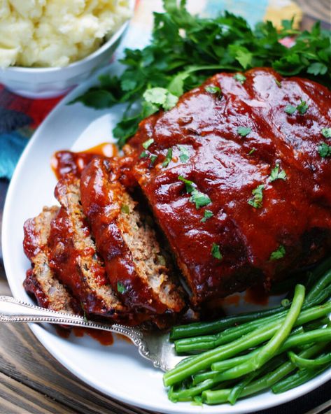 Easy Moist Meatloaf Recipe, Best Meatloaf Ever, Southern Meatloaf, Southern Discourse, Moist Meatloaf, Meatloaf Glaze, Beef Meatloaf, Classic Meatloaf Recipe, Good Meatloaf Recipe