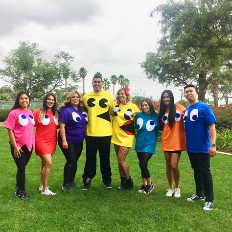 Pac-Man Pac Man Group Costume, Pac Man Costume Diy, Pac Man Halloween Costume, Office Costumes, Pac Man Costume, Cosmo Und Wanda, Diy Costumes Men, Group Halloween Costume Ideas, Office Halloween Costumes