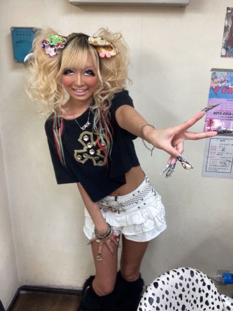 Ganguro Makeup, Banba Gyaru, Gyaru Oc, Ganguro Gyaru, Agejo Gyaru, Gyaru Makeup, Kei Visual, Pin Up Outfits, Gyaru Fashion