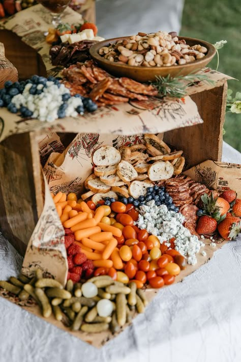 Veggie Wedding Food, Appetizer Buffet Wedding, Wedding Appitzer Tables, Boho Wedding Shower Food Ideas, Large Wedding Charcuterie Table, Rustic Wedding Appetizers Finger Foods, Wedding Vegetable Tray, Appetizer Display Wedding, Cottage Core Dessert Table