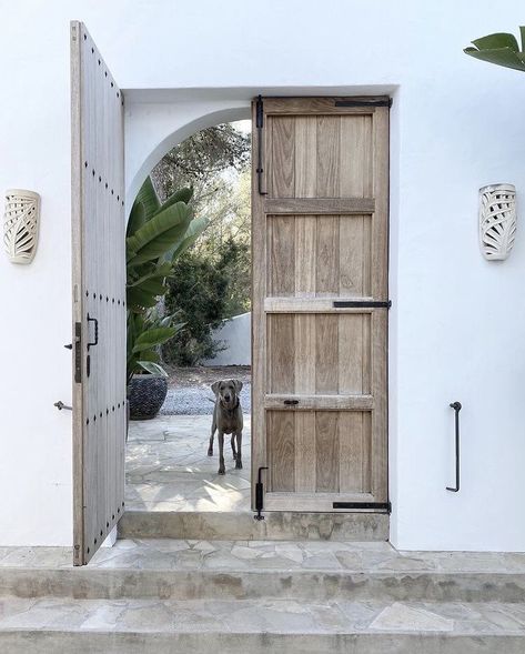 Rustic Gates, Outdoor Interior Design, Outdoor Interior, Ibiza Villa, Outside Design, House Outside, Italian Farmhouse, Villa Vacation, Gate Designs