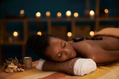 Black Woman Therapy, Spa Massage Black Woman, Black Women Spa, Luxury Spa Aesthetic, Massage Black, Massage Therapy Quotes, Massage Images, Spa Images, Massage Dos