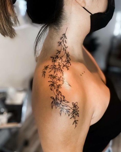 12+ Jasmine Tattoo Ideas That Will Blow Your Mind! 16 Jasmine Tatoos Ideas, Carolina Jessamine Tattoo, Jasmine Flower Back Tattoo, Star Jasmine Tattoo, Jasmine Vine Tattoo, Indian Inspired Tattoos, Princess Jasmine Tattoo, Jasmine Flower Tattoo, Jasmine Tattoo