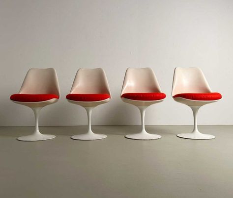 4 tulip dining chairs by Eero Saarinen for Knoll, 1968 | #282925 Tulip Chair Saarinen, Tulip Armchair, Tulip Dining Table, Tulip Chair, Orange Tulips, Eero Saarinen, City Furniture, Carrara Marble, Table Storage