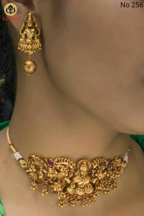 Temple Jewellery Gold Necklaces, Gold Temple Jewellery Choker, Choker Necklace Designs In Gold, Antique Choker Designs Gold, Temple Necklace Jewellery, Temple Jewelry Necklace Jewellery Designs, Antique Necklace Gold Indian Temple Jewellery, Antique Choker Designs, Temple Jwellary