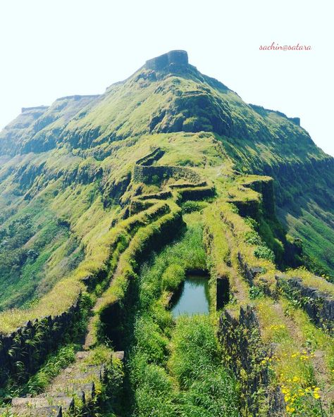 Torna fort Torna Fort, Fantasy Aesthetics, Pretty Places, Vacation Destinations, Mount Rainier, Ganesha, Fort, Good Morning, Natural Landmarks