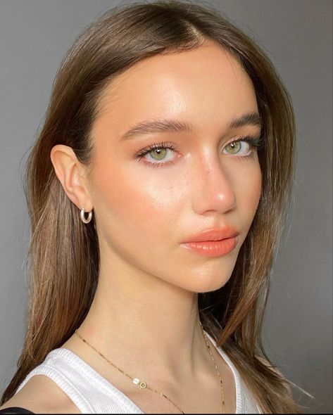 Natural Dewy Makeup Fresh Face, Fresh Summer Makeup, Fresh Bridal Makeup, Light Feminine Makeup, Body Manifestation, Natural Dewy Makeup, Dewy Summer Makeup, No Make Up Make Up Look, Fresh Makeup Look