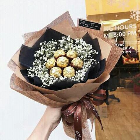 Ferro Rocher Flower Bouquet, Ferrero Rocher Bouquet, Graduation Flower Bouquet, Chocolate Flowers Bouquet, Food Bouquet, Diwali Gift Hampers, Chocolate Bouquet Diy, Candy Bouquet Diy, Diy Bouquet Wrap