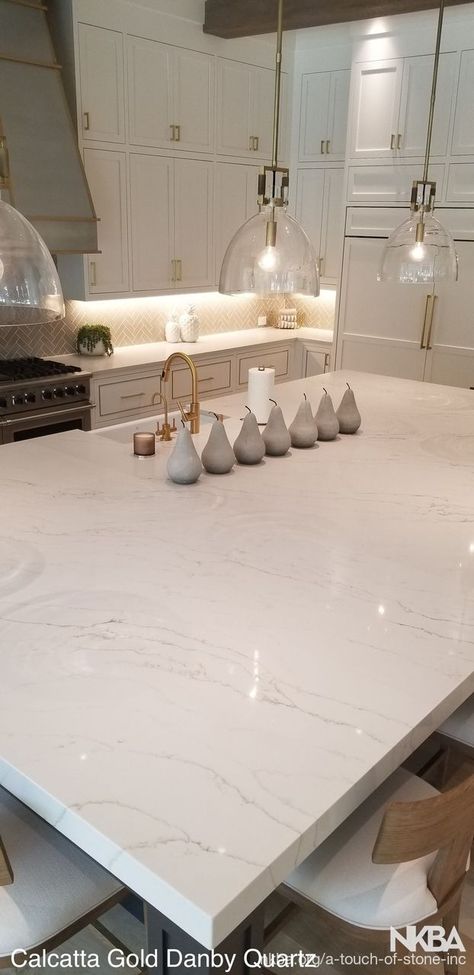 Quartz Island, Calacatta Gold Quartz, Willow Oak, Condo Kitchen, Quartz Kitchen, Calacatta Gold, White Quartz Countertop, Home Addition, Oak Kitchen