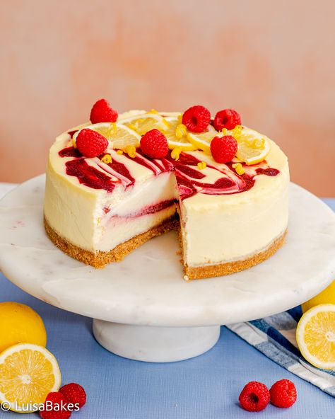 Unusual Dessert, Lemon Cake Mix Recipe, Lemon Raspberry Cheesecake, Raspberry Swirl Cheesecake, Rich Cheesecake, Lemon Cheesecake Recipes, Silicone Baking Pans, New York Style Cheesecake, Raspberry Sauce