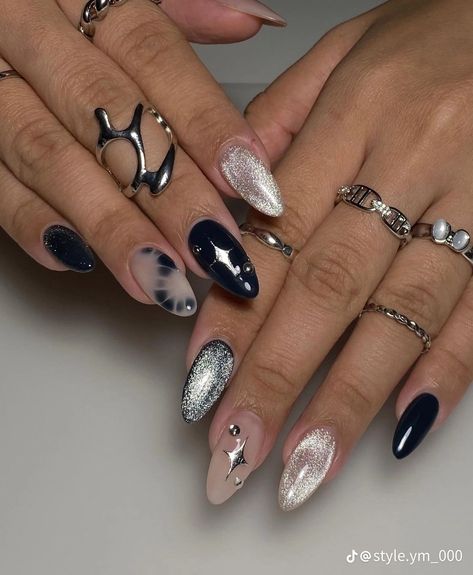 Blue Black Silver Nails, Silver Cat Eye Nails, Silver Cat Eye, Blue And Silver Nails, New Years Eve Nails, Cat Ideas, Grunge Nails, Casual Nails, Blue Nail