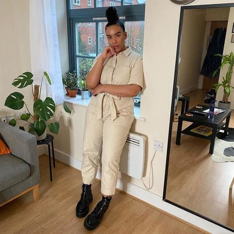 Khaki Jumpsuit Outfit, Cream Jumpsuit Outfit, Beige Jumpsuit Outfit, Utility Jumpsuit Outfit, Coverall Outfit, Jumpsuit Layering, Khaki Jumpsuit, Cream Jumpsuit, Beige Jumpsuit