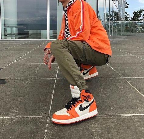 HISHER. ✪ on Instagram: “HIS FASHION 👔💎 . . . #thelook #shorthair #shortshorts #outfitinspiration #jeanshorts #outfitideas #outfitshot #outfitdetails #womensfashion…” Orange Dress Outfits, Orange Outfits, Orange Streetwear, Aesthetic Orange, Outfits Stylish, Outfit Korean, Clothes Korean Style, Orange Outfit, Orange Aesthetic