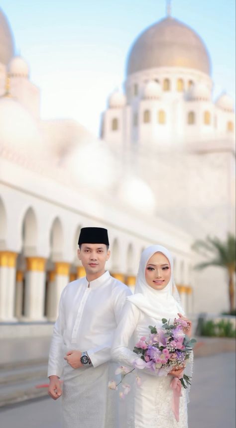 Akad Nikah Photography, Melayu Wedding, Muslim Wedding Photos, Wedding Couple Pictures, Nikah Outfit, Muslim Wedding Photography, Muslimah Wedding, Wedding Photo Studio, Foto Wedding