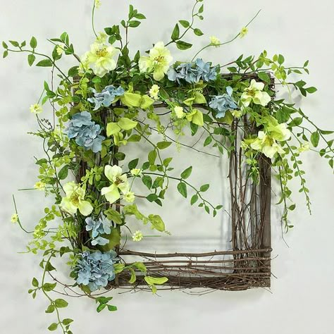 19 Divine Floral Wreath Designs That Are Easy To Make Square Wreaths, Frame Wreaths, Spring Floral Decor, Couronne Diy, Picture Frame Wreath, Square Wreath, Deco Champetre, Floral Wreath Design, Spring Decor Diy