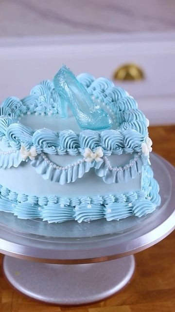 Cinderella Buttercream Cake, Disney 18th Birthday Cake, Cinderella Themed Food Ideas, Cinderella Birthday Food, Simple Cinderella Cake, Cinderella Smash Cake, Cinderella Birthday Cake Simple, Cinderella Food Ideas, Princess Cakes Ideas