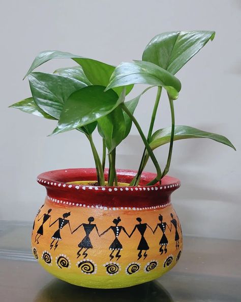 Warli art Warli Art On Pots, Warli Art, Pot Art, Pot Painting, Crafts Room, Diy Crafts Room Decor, Diy Creative Crafts, Pottery Painting, Diy Creative