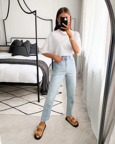 Slim Jeans Outfit, Ankle Jeans Outfit, High Ankle Jeans, Mom Jeans Outfit Summer, Photographer Outfit, Slim Mom Jeans, Mom Jeans Outfit, Jeans Street Style, Jeans Outfit Women