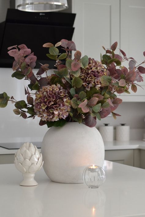 Autumn Bouquet Vase, Flower Arrangement With Eucalyptus, Large Round Vase Flower Arrangements, Flower Arrangement Hydrangeas, Round Vase Flower Arrangements, Eucalyptus Arrangement Vase, Dried Hydrangeas Centerpiece, Autumn Flower Arrangements, Large Vase Arrangements