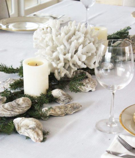 Coastal Christmas Table Centerpiece Ideas with Evergreens and Sea Treasures added. Such as Shells, faux Coral, and more. Featured on Completely Coastal. Coastal Christmas Stockings, Christmas Theme Ideas, Natal Natural, Coastal Diy, Christmas Table Centerpiece, Coastal Table, Christmas At The Beach, Coastal Christmas Tree, Home Decor Winter