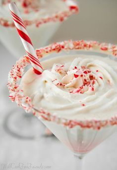 White Chocolate Peppermint Bark Martini Peppermint Bark Martini, Homemade Creamer, Homemade White Chocolate, White Chocolate Peppermint Bark, Christmas Drinks Alcohol Recipes, White Chocolate Liqueur, Chocolate Peppermint Bark, Bbq Parties, White Chocolate Peppermint