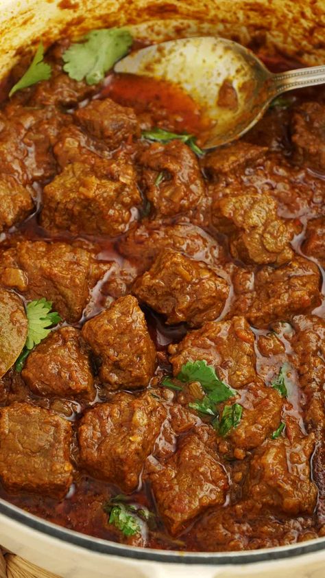 Indian Beef Recipes Curries, Durban Beef Curry Recipe, Indian Meat Dishes, Spicy Beef Curry, Pakistani Beef Curry, Best Beef Curry Recipe, Delicious Beef Recipes, Beef Indian Curry, Best Indian Curry Recipe