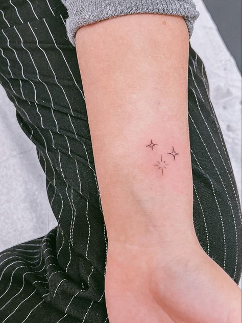 Taylor Swift Stars Tattoo, Bejeweled Tattoo Taylor Swift, Bejeweled Taylor Swift Tattoo, Tiny Taylor Swift Tattoo, Bejeweled Tattoo, Small Tattoos Taylor Swift, Star Tattoo On Wrist, Tattoos Minimal