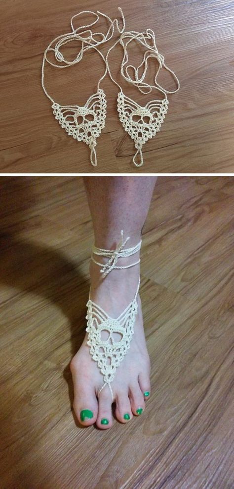 Skull Barefoot Sandals Free Crochet Pattern Barefoot Sandals Crochet Pattern, Crochet Skull Patterns, Bandeau Au Crochet, Crochet Barefoot Sandals, Crochet Skull, Barefoot Sandal, Crochet Sandals, Crochet Socks, Crochet Woman