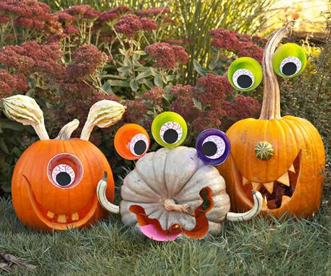 Check out these creative ideas for kids pumpkin carving. Monsters and ghouls make great pumpkin themes. Cute Pumpkin Carving, Hallowen Ideas, Halloween Fest, Happy Pumpkin, Adornos Halloween, Work Project, Halloween Pumpkins Carvings, Googly Eyes, Theme Halloween