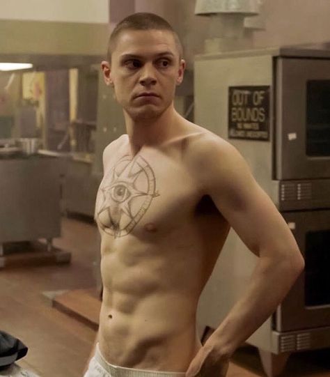 9,248 Likes, 307 Comments - Evan Peters (@evanlovepeters) on Instagram: “YES or NO for Evan’s body? ” Evan Peters Shirtless, Ahs Cult, Evan Peters American Horror Story, American Horror Story 3, Ryan Murphy, Evan Peters, The Perfect Guy, American Horror, The Villain