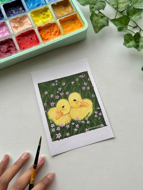 Two baby duck setting close to each other in the middle of tiny pink flower field is painted using gouache paints Duck Gouache Painting, Yellow Gouache Painting, Duck Painting Cute, Cute Gouache Illustration, Little Duck Drawing, Gouache Art Inspiration, Art Journal Watercolor, Diary Sketches, Guache Art