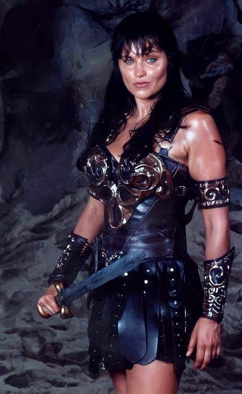 Xena And Gabrielle, Renée O'connor, Lucy Lawless, Xena Warrior Princess, Xena Warrior, Princess Photo, Best Friend Poses, Warrior Princess, Superhero Movies