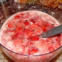 A simple carbonated punch with champagne, ginger ale and frozen strawberries. Strawberry Champagne Punch, 2 Liter Bottle, Champagne Punch, Strawberry Champagne, Christmas Hacks, Think Food, Adult Beverages, Frozen Strawberries, Christmas Goodies