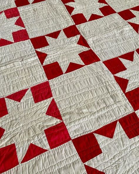 Laura Kaufmann on Instagram: "A few months ago, this crib size red and white quilt unbelievably showed up at Goodwill. Beautiful hand stitching and color. $4. I’ve added it to my small collection of two red and white quilts which usually make an appearance at Christmas. A lucky find! . . #52flea #redandwhite #redandwhitequilt #christmasquilt #antiquequilt" Easy Star Quilt Pattern, Types Of Quilt Blocks, Red And Green Quilts, Green And White Quilt, Vintage Christmas Quilt, Red White Quilt, Quilt Sashing, Redwork Quilt, Wonky Star