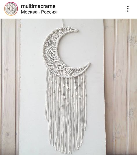 Macrame Moon Diy, Macrame Moon Wall Hangings, Diy Macrame Projects, Moon Macrame, Macrame Circle, Pola Macrame, Macrame Baby, Macrame Headboard, Macrame Mirror