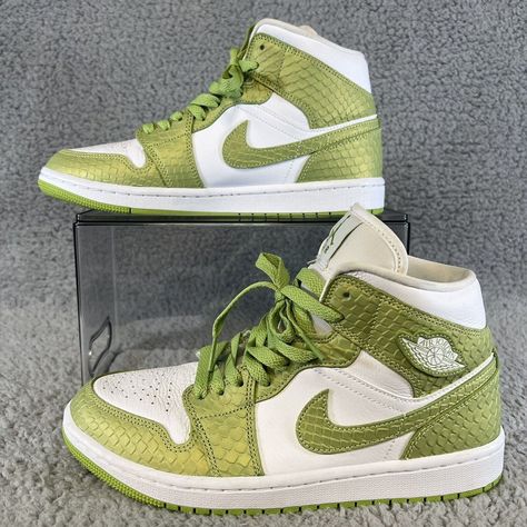 Nike Wmns Air Jordan 1 Mid White/Vivid Green[Dv2959-113]Women's Sneakers Size 8 There Must Be A Reason The Price Is Soooooo Low. Please See Pics Regarding Condition, Although Damaged, Definitely Still Wearable. This Brand-New, Unused And Unworn Item Is In The Original Packaging And/Or Has The Original Tags Attached * Our Items Are Carefully Examined, Measured, Photographed And Stored In A Smoke Free Environment. * We Do Our Best To Describe Accurately And Measure Approximately At The Time Of Lis Air Jordan 1 Mid White, Green Quince, Jordan 1 Mid White, Wmns Air Jordan 1, Piece Of Mind, White Princess, Air Jordan 1 Mid, Jordan 1 Mid, Air Jordan 1