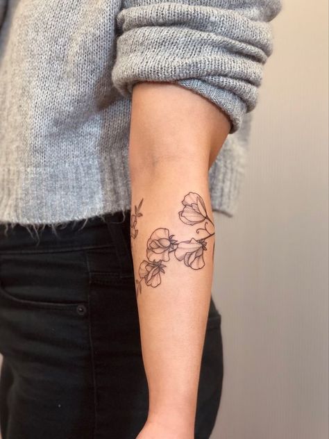 Sweetpea Tattoo, Bliss Tattoo, Pea Flower Tattoo, Sweet Pea Flower Tattoo, Ginger Tattoo, Flower Tattoo Wrist, Pea Tattoo, Sweet Pea Tattoo, Sweet Pea Flower