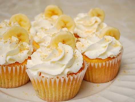 Banana Cream Cupcakes, Banana Creme Pie, Banana Cream Pie Cupcakes, Cream Pie Cupcakes, Pie Cupcakes, Banana Cupcakes, Banana Cream Pie, Dessert Options, Banana Cream