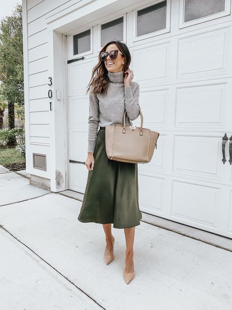 Five Classic Items Every Girl Needs In Her Work Wardrobe | Alyson Haley Outfit Ideas Dressy Casual, Outfit Ideas Dressy, Alyson Haley, Spring Skirts, Cashmere Turtleneck, Work Looks, Work Wardrobe, Chunky Knits Sweater, Dressy Casual