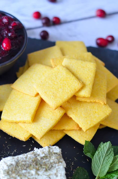 Cornbread Crackers, Cornbread Ideas, Gouda Cheese Recipes, Corn Cornbread, Homemade Crackers Recipe, Pumpkin Butter Recipe, Fall Appetizer, Fresh Cranberry Sauce, Appetizer Board