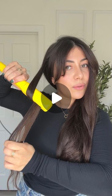 Anya | Hairstyling on Instagram: "Step by step tutorial ✨ Send to a friend who needs to see this 🙋🏻‍♀️ Follow for more hair tutorials! . . . #flatironcurls #viralhair #hairtrends #hairvideo #hairtips #hairtutorial #curlswithastraightener #hairtrick #haircurls #hairhacks #longhairtips #viralvideo #hairwaves #beachwaves #simplehairstyles" How To Do Curls With Straightener, How To Do Curls, Curls With Straightener, Curl Hair With Straightener, Hair Curling Tutorial, Send To A Friend, Long Hair Tips, Flat Iron Curls, Flat Iron Hair Styles