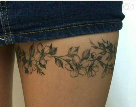 Types Of Flowers Tattoo, Garter Tattoos, Thigh Band Tattoo, Thigh Garter Tattoo, Leg Band Tattoos, Abdomen Tattoo, Thigh Band, Tattoo Band, Garter Tattoo